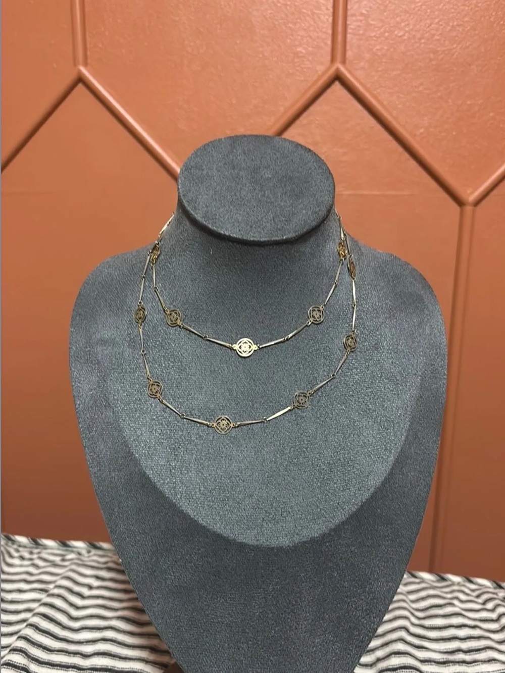 Avon 1979 Delicate flower lace Layered Necklace - Women Jewelry